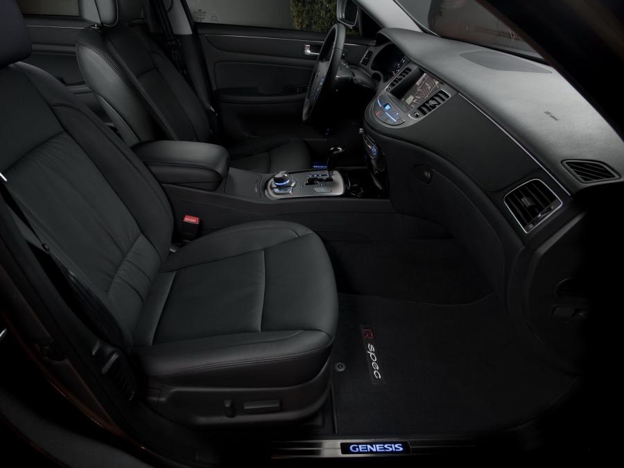  Hyundai Genesis R-Spec 2011 года  (фото 7 из 21)